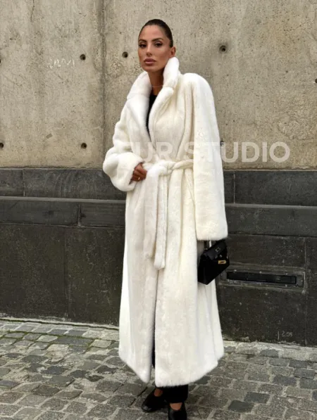 Длинная белая норковая шуба - фото 11