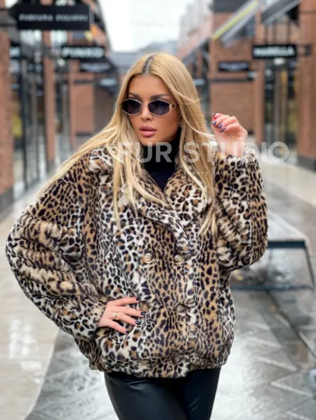 Короткая шуба под леопард из экомеха - фото 1