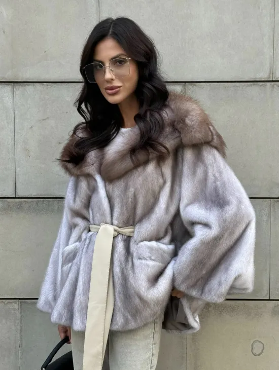 Шуба летучая мышь из меха норки с капюшоном куницы в технологии роспуск - фото 0