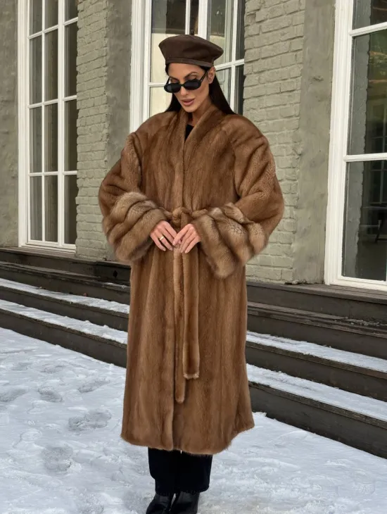 Шуба норковая кимоно VINTAGE GOLD рукава с отделкой из меха куницы - фото 10