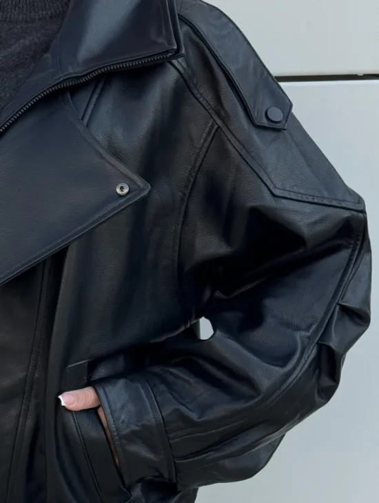 Женская кожаная куртка с двойным воротником, пышными рукавами реглан - фото 1