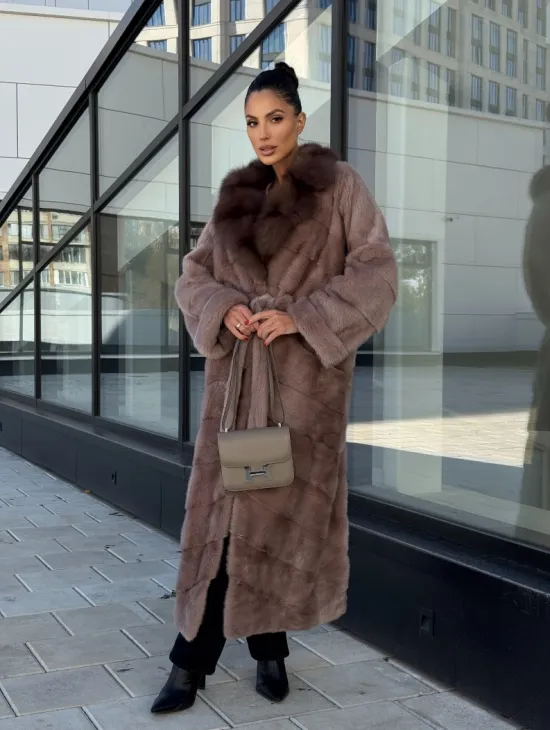 Длинная шуба из норки с воротником из меха куницы - цвет пыльная роза - фото 0