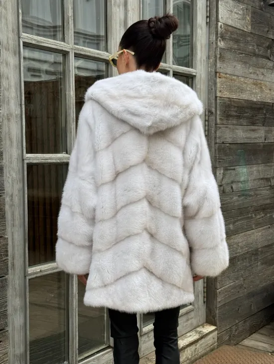 Светлый полушубок автоледи из меха норки с капюшоном - фото 3