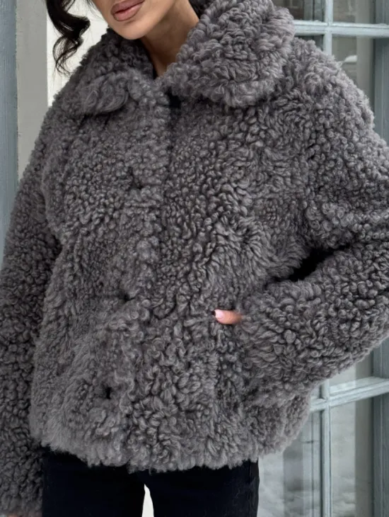 Короткая шубка из натуральной овчины с воротником апаш - фото 1