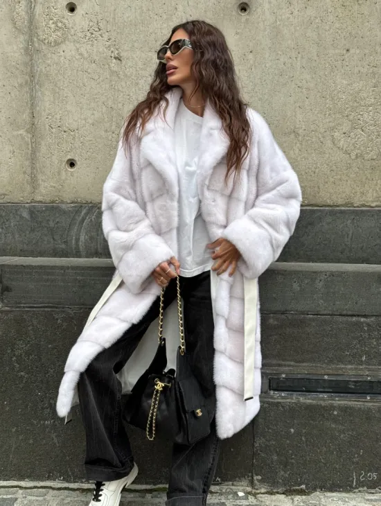 Белая норковая шуба с английским воротником - фото 11
