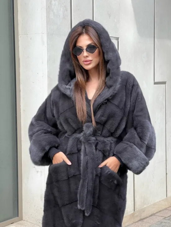 Удлиненная норковая шуба с капюшоном в цвете графит - фото 0