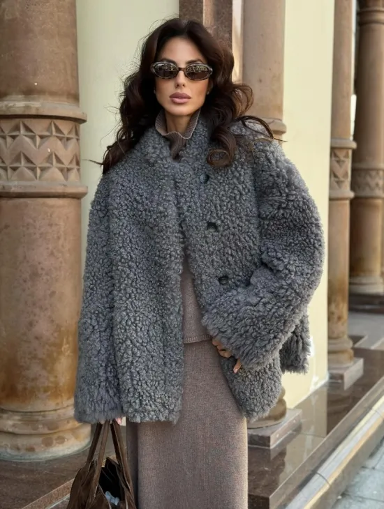 Дубленка серого цвета - двухсторонняя - фото 8