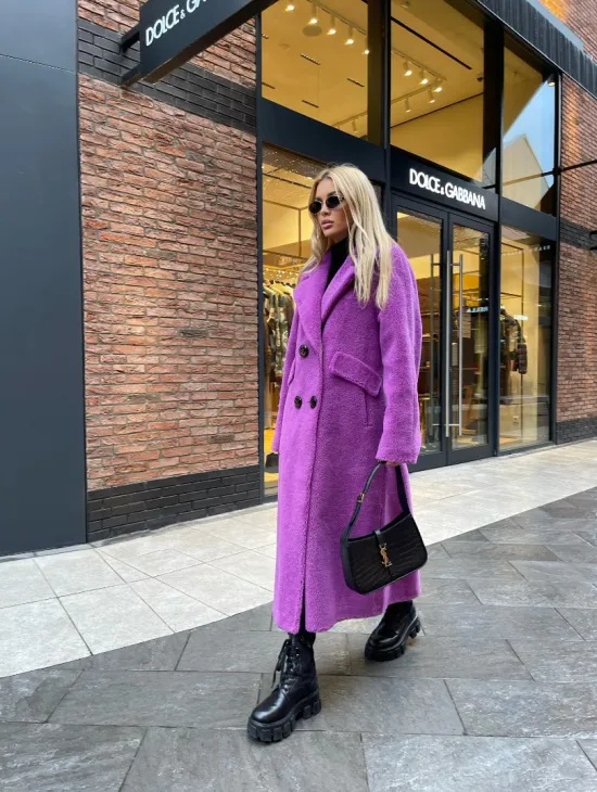 Стильное шерстяное пальто в ярком цвете - фото 3