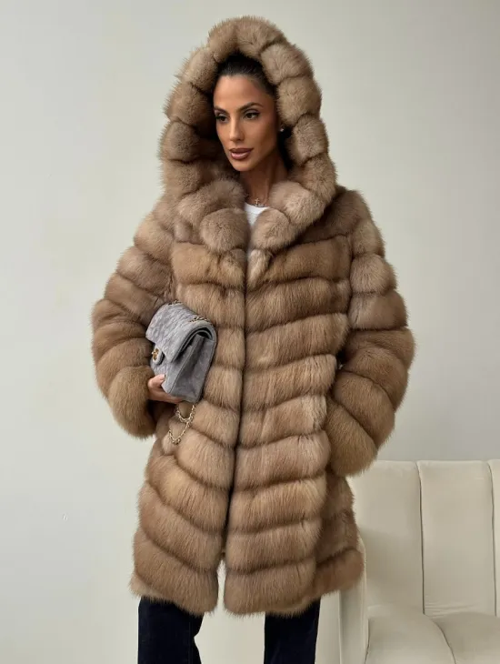 Шуба из куницы с капюшоном в цвете тор-тор - фото 6