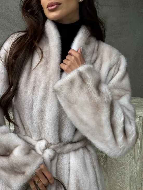Светлая шуба из натуральной скандинавской норки - фото 1