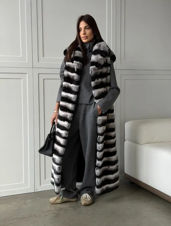 Меховой жилет из шиншиллового кролика - фото 13