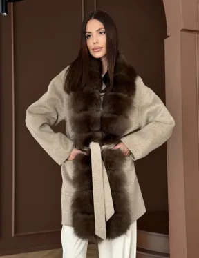 Пальто с отделкой из меха песца - фото 13