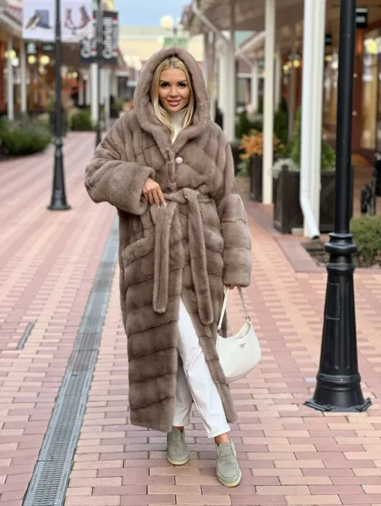 Удлиненная норковая шуба с капюшоном в цвете пастель - фото 0