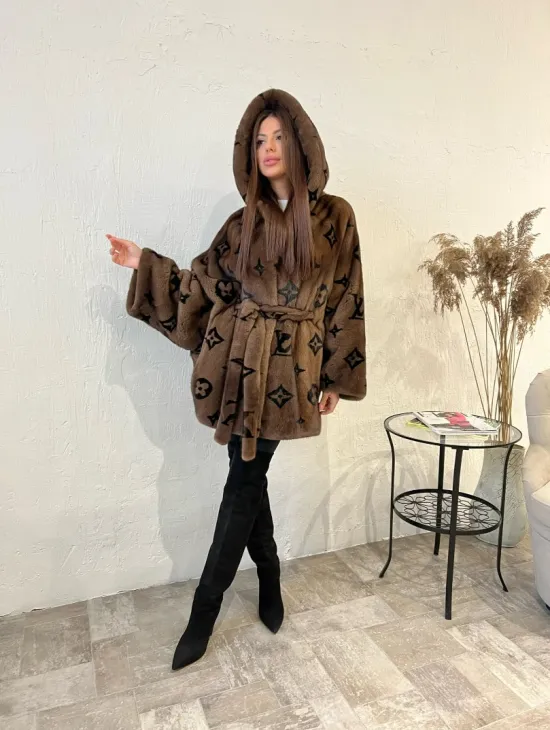 Пончо - шуба из плюшевой норки Velvet с капюшоном  - цвет соболь - фото 3