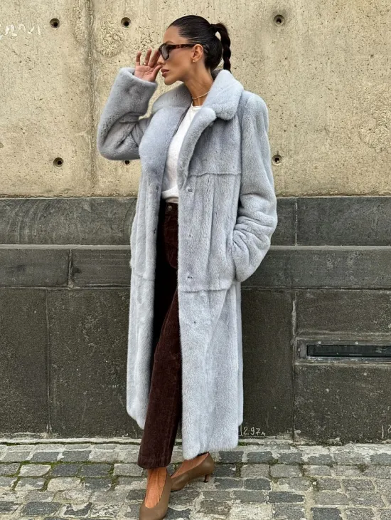 Голубая шуба из плюшевой норки “Velvet” - фото 6