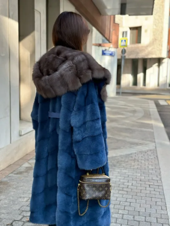 Роскошная норковая шуба с капюшоном из меха куницы - цвет королевский синий - фото 1