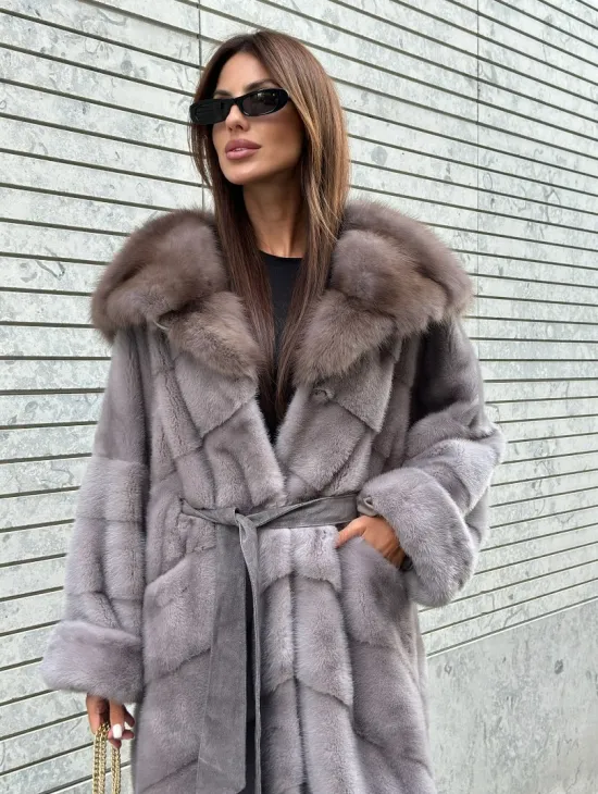Изысканная норковая шуба с капюшоном из меха куницы - фото 0