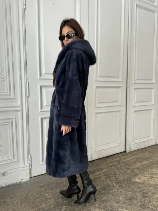 Норковая шуба с капюшоном под пояс - цвет темно-синий - фото 7